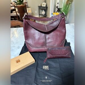 FRYE - Cara Hobo - Burgundy